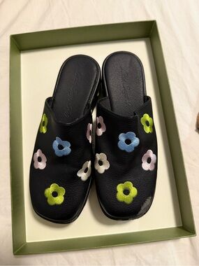 Black Leather Floral Embroidered Slip-On Mules